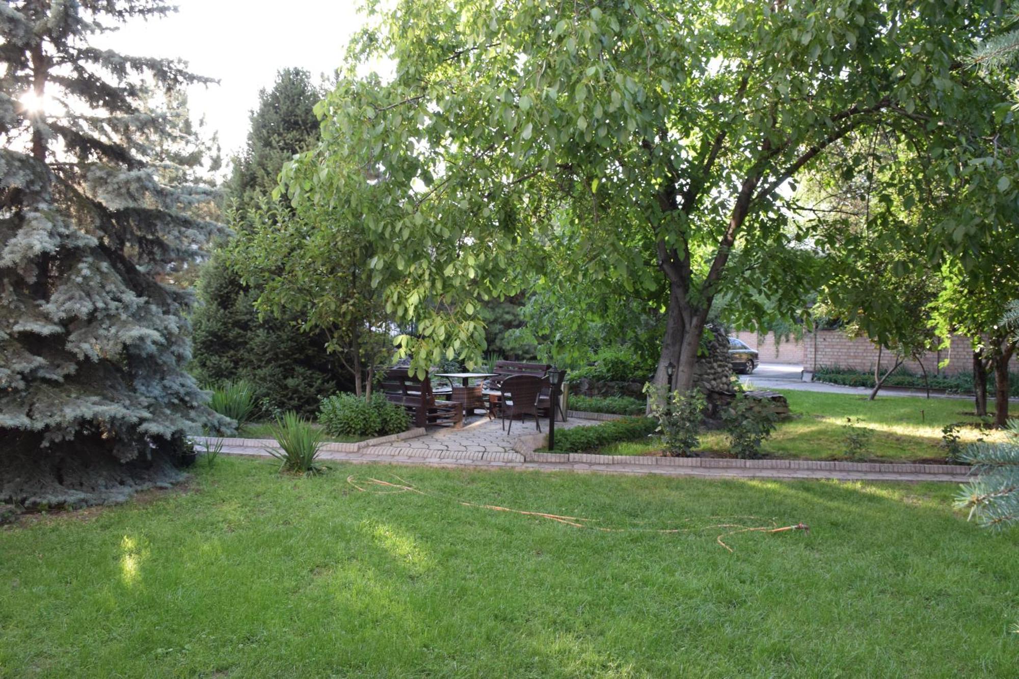Silk Road Lodge Bishkek Bagian luar foto